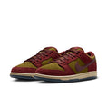 Charger l'image dans la visionneuse de la galerie, Nike SB Dunk Low Pro (Dark Team Red/Burgundy Crush-Olive Flak)
