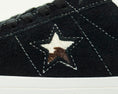 Charger l'image dans la visionneuse de la galerie, Converse Cons X BTL One Star Pro Black / Egret / Pasture star detail
