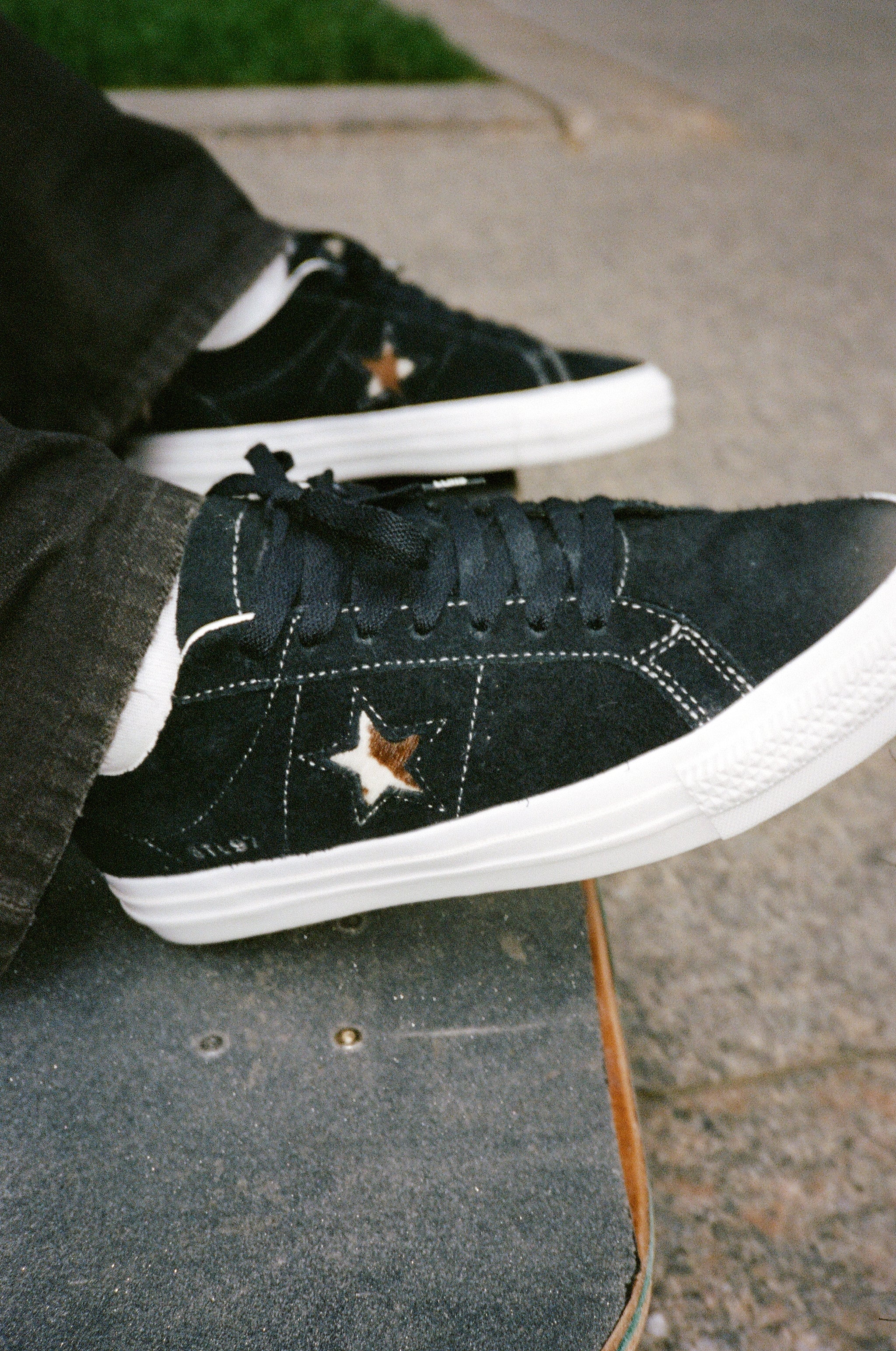 Converse Cons X BTL One Star Pro Black / Egret / Pasture close up