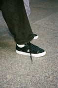 Charger l'image dans la visionneuse de la galerie, Converse Cons X BTL One Star Pro Black / Egret / Pasture un laced
