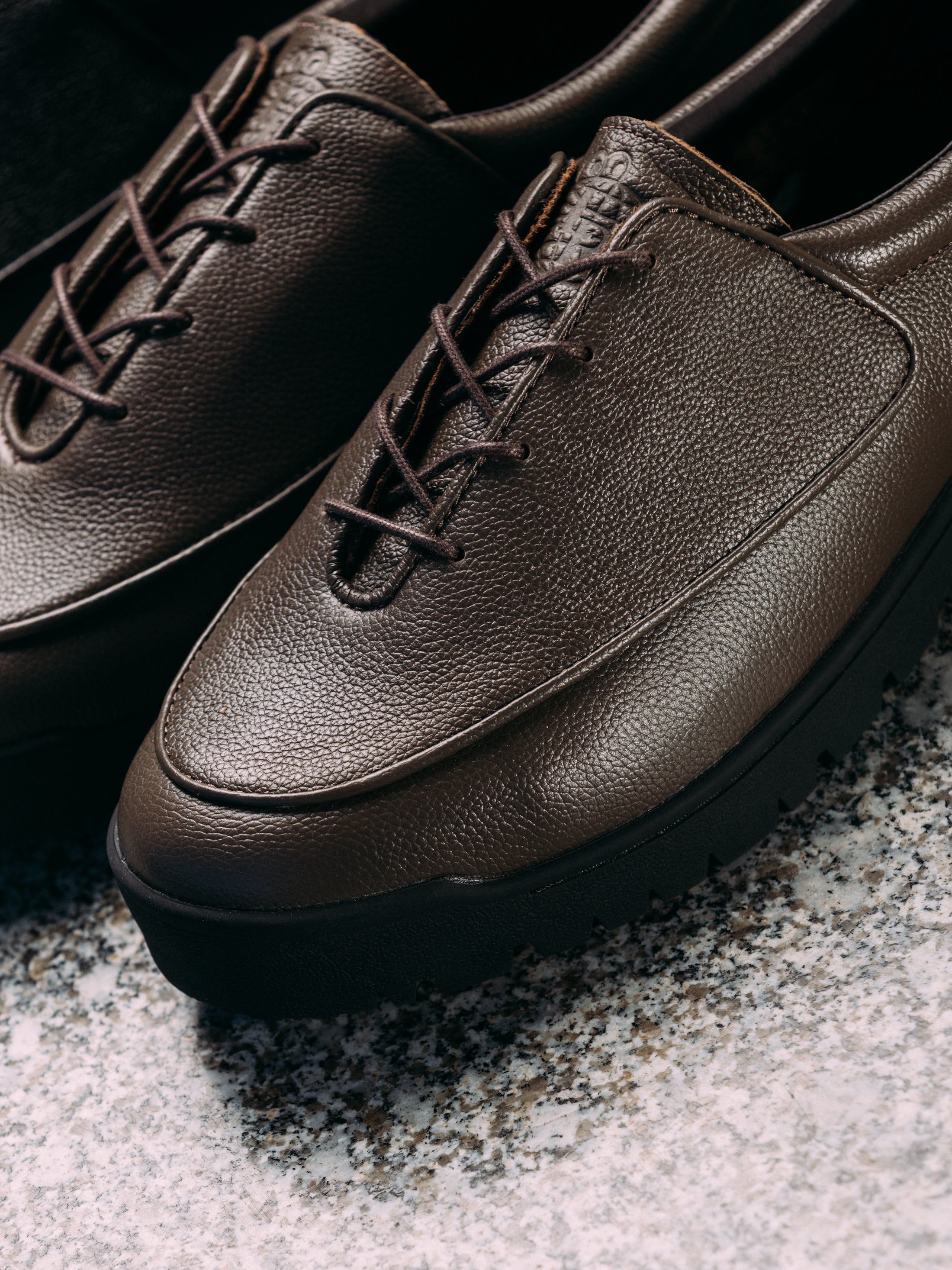 GM001 (Marron Java/Noir)