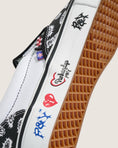 Load image into Gallery viewer, Skate Slip-On PUNKANDYO (Black/White)
