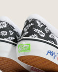 Load image into Gallery viewer, Skate Slip-On PUNKANDYO (Black/White)
