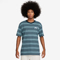 Charger l'image dans la visionneuse de la galerie, Nike SB T-Shirt Striped Max90 Denim Turquoise on model
