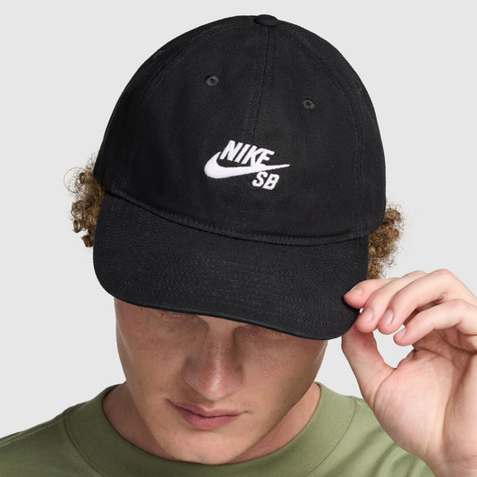 Nike SB 6 Panel Hat Club Cap Black/White on model