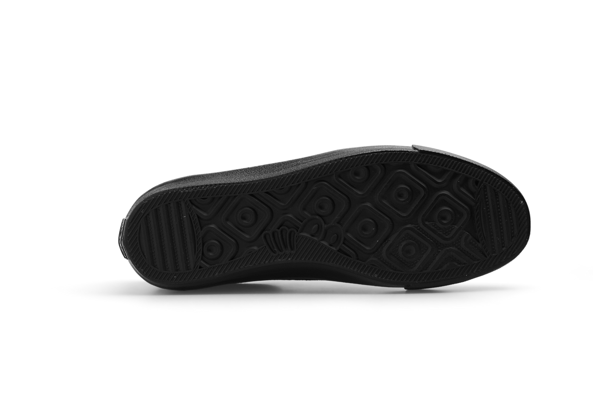 VM004 Milic Leather (Waxed Worn Black/Black)