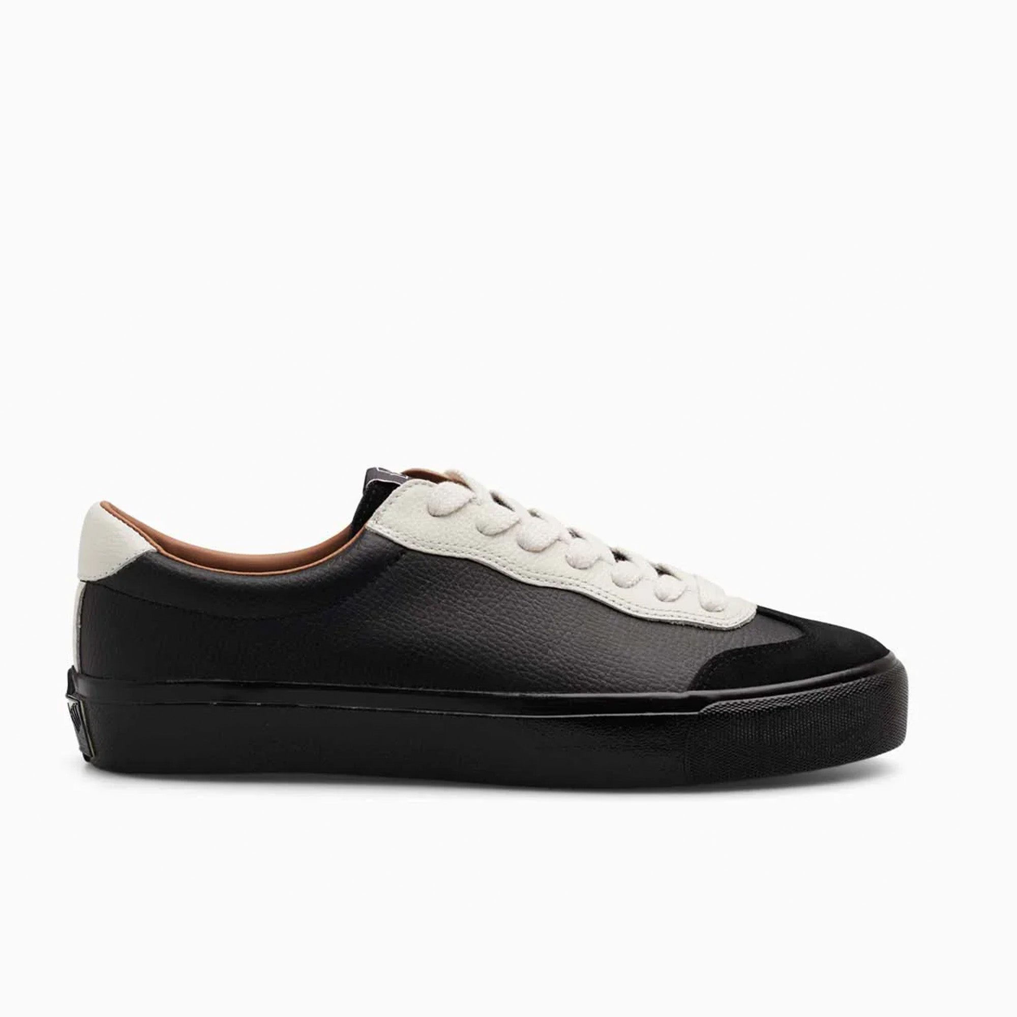 VM004 Milic (Tuxedo Black)