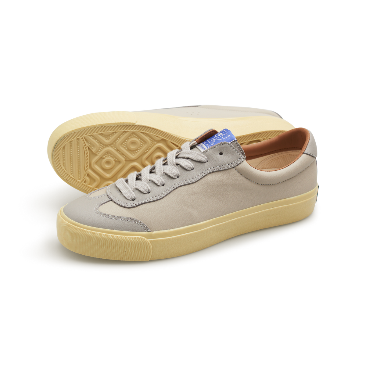 VM004 Milic (Gris tourterelle/Nicotine)
